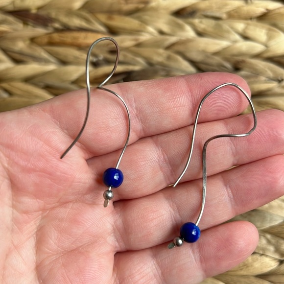 Vintage artisan sterling silver wire cobalt blue glass bead whimsical earrings - Picture 3 of 3